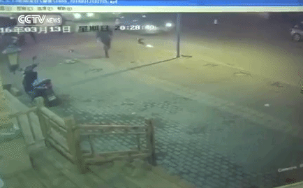 Video: Tên cướp bị người dân truy đuổi,