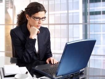 7 tác hại của việc ngồi lâu trước máy tính mà bạn khó ngờ tới