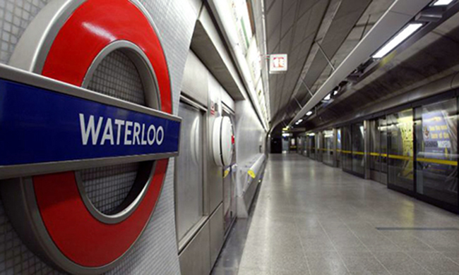 Diễn viên phim khiêu dâm bị phạt 1.300 USD vì làm điều không tưởng trên tàu điện ngầm