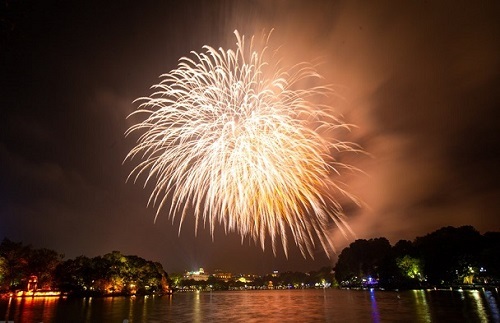 Chiêm ngưỡng những màn bắn pháo hoa đẹp mắt mừng xuân Kỷ Hợi 2019