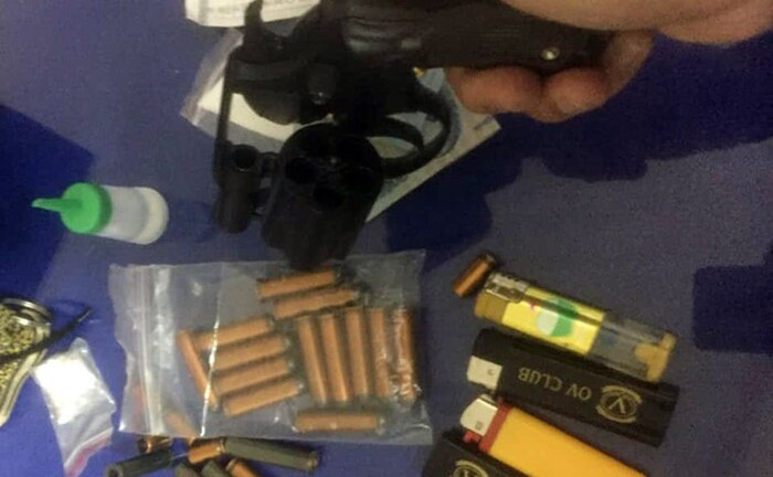 Tóm gọn đối tượng mang súng đã lên sẵn đạn và ma tuý đi chơi Tết