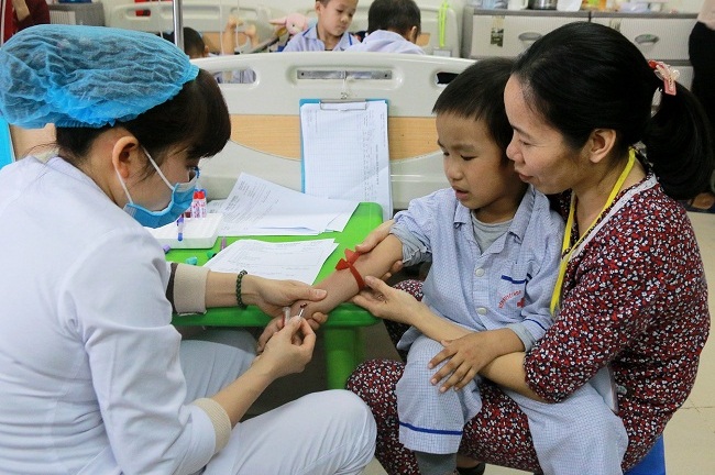 Đón Tết ở bệnh viện: Nỗi ám ảnh của mỗi gia đình