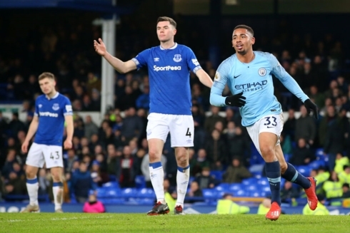 Hạ Everton, Man City lên ngôi đầu bảng Premier League
