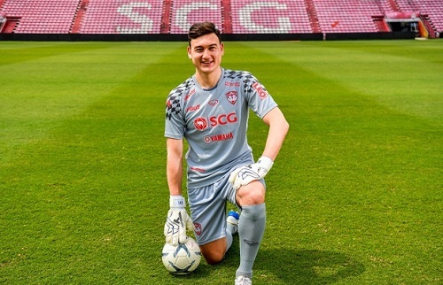 HLV và giám đốc Muangthong United đều dùng những mĩ từ để nói về Đặng Văn Lâm