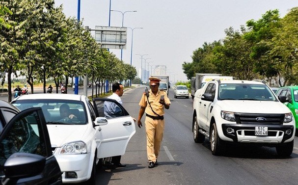 Những lỗi vi phạm dễ bị CSGT phạt khi đi chơi dịp lễ Tết bạn nên tránh