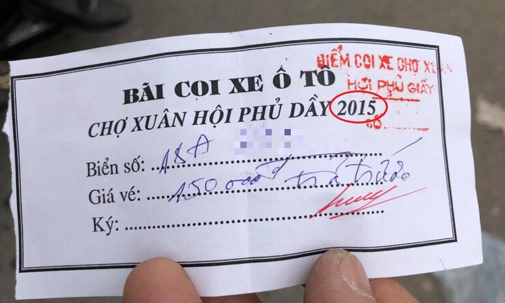 Hà Nội: Đi hội Phủ Dầy cầu may, du khách gửi xe bị “chặt chém” gấp 5 lần ngày thường?