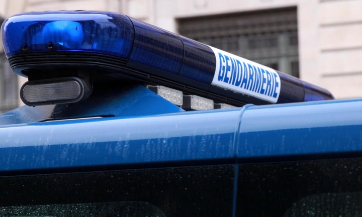 Bà mẹ vô tình lái xe đâm chết con nhỏ 19 tháng