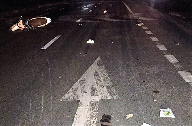 Xe máy tông xe tải, 3 thanh niên tử vong