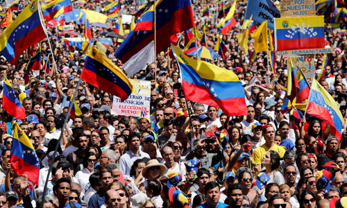 Khủng hoảng tại Venezuela: Hàng chục nghìn người biểu tình đòi viện trợ