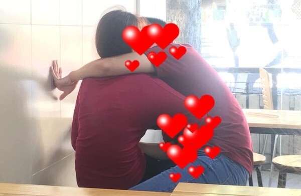 Tin tức đời sống mới nhất ngày 19/2/2019: Xôn xao cặp đôi vô tư diễn cảnh nóng ở quán trà sữa
