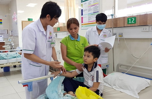 22 học sinh nhập viện nghi ngộ độc thực phẩm sau bữa ăn trưa tại nhà cô giáo