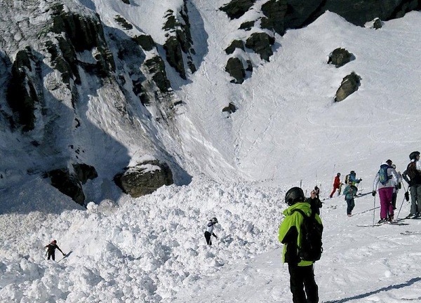 Thụy Sĩ: Lở tuyết nghiêm trọng khiến 10 người bị chôn vùi