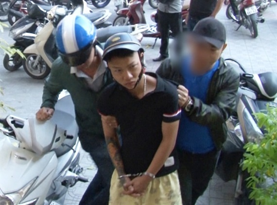 Bắt khẩn cấp 2 đối tượng cướp giật tài sản của người đi đường