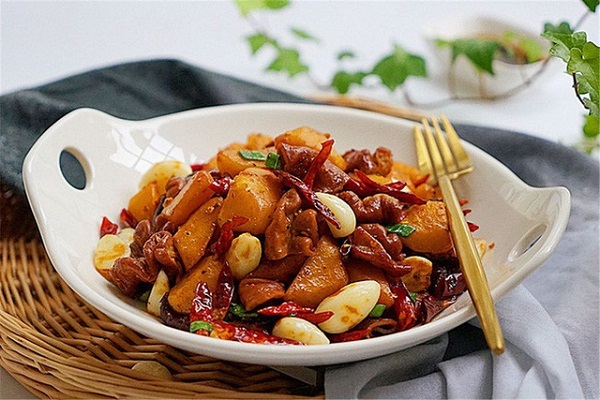 Món ngon mỗi ngày: Đổi vị với lòng heo xào cay trong tiết trời se lạnh