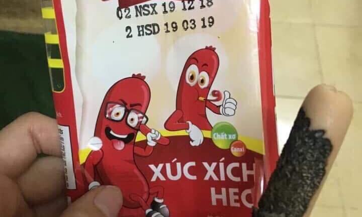 Khách hàng phát hoảng vì xúc xích Vissan còn hạn sử dụng mốc đen, bốc mùi hôi thối?!