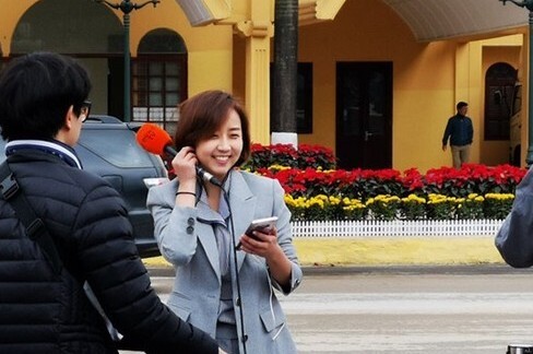 Dân mạng chia sẻ rần rần hình ảnh nữ phóng viên Hàn Quốc có nụ cười “đốn tim”