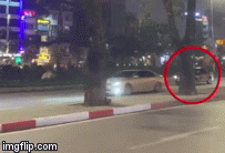 Video: Taxi đi lạc vào đoàn xe ưu tiên phục vụ thượng đỉnh Mỹ - Triều và cái kết đắng