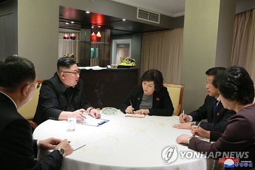 Chủ tịch Triều Tiên Kim Jong-un họp chiến lược ngay khi vừa đến Hà Nội