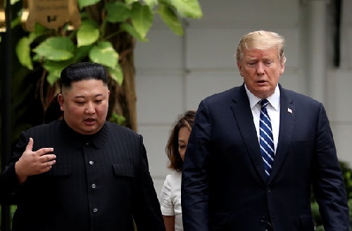 Video: Hai nhà lãnh đạo Mỹ-Triều Tiên đi dạo tình cảm sau cuộc hội kiến riêng