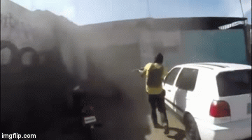 Video: Băng đảng Mafia xả súng máy như mưa để thanh toán lẫn nhau