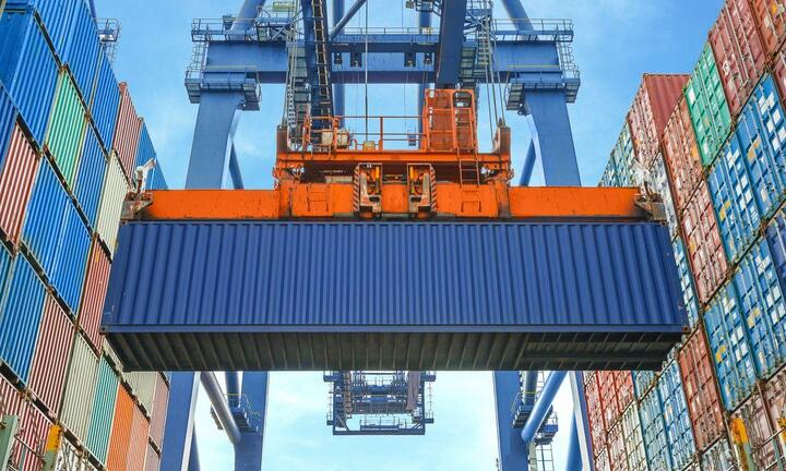 So sánh cước vận chuyển hàng hóa đường bộ và đường sắt