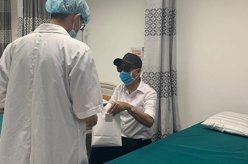 Ca sĩ Long Nhật phẫu thuật chuyển giới ở tuổi 52?