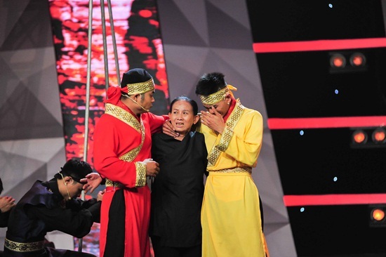 Lê Giang khuyên cậu bé mồ côi bỏ nghề xiếc, nhận câu trả lời bất ngờ