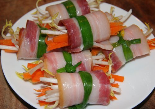 Món ngon mỗi ngày: Thịt ba chỉ cuộn rau đơn giản cho đấng mày râu vào bếp ngày 8/3