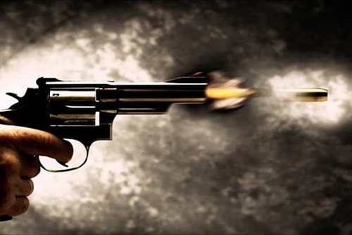 Thi xem ai rút súng nhanh hơn, nữ cảnh sát Pháp bị đồng nghiệp bắn thẳng vào đầu