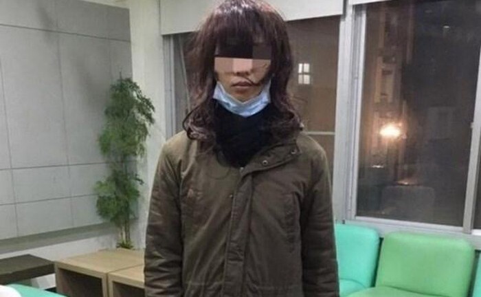 Thanh niên mặc váy, đội tóc giả rồi lẻn vào ký túc xá quay trộm nữ sinh tắm