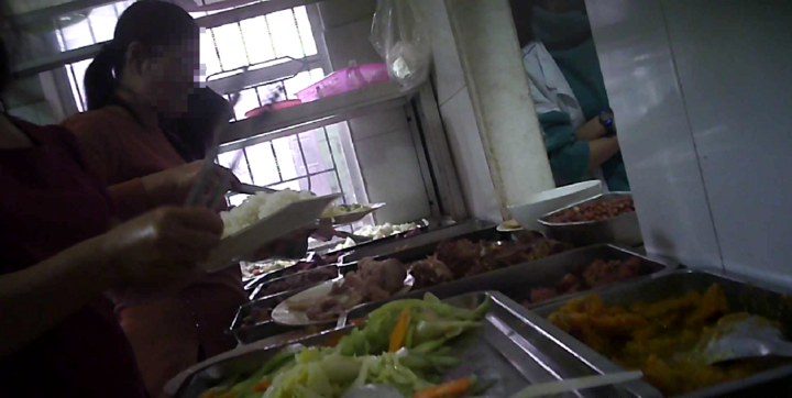 Hà Nội: Bếp ăn bệnh viện ĐK huyện Hoài Đức bỏ qua quy định về vệ sinh an toàn thực phẩm?