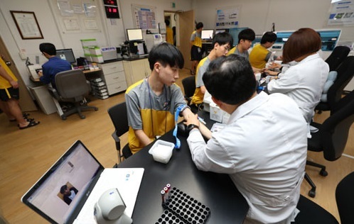 Hàn Quốc: Điều tra nhóm thanh niên giả điếc, trốn nghĩa vụ quân sự