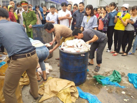 Nghi vấn Công ty TNHH Great Global International cho công nhân ăn thịt gà thối?