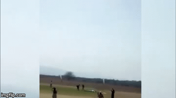 Video: Nhảy dù ở độ cao 400 mét, 2 người chết thảm vì lý do khó ai nghĩ tới