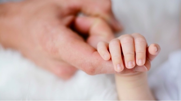 Mẹ chết não 3 tháng vẫn sinh bé trai khỏe mạnh