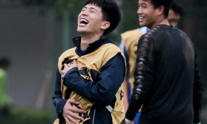 Video: Trần Đình Trọng cười khoái chí sau pha bóng xâu kim thủ môn Hà Nội FC