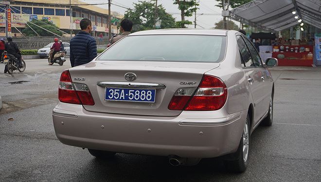 Cục Đăng kiểm lên tiếng vụ xe ô tô có 2 biển số xanh ở Ninh Bình