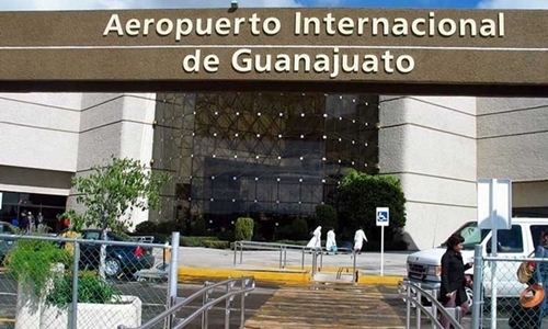 Nhóm cướp táo tợn đánh sập hàng rào sân bay, cướp một triệu USD chỉ trong 3 phút