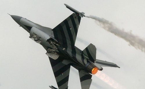 Chiến đấu cơ F-16 của Hà Lan tự bắn vào thân, phải hạ cánh khẩn