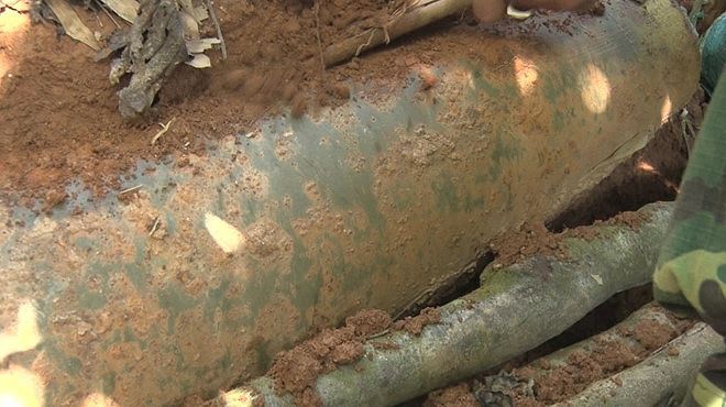 Phát hiện quả bom nặng 240kg trong lúc đào móng trong trường học