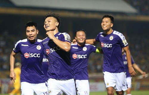 Quang Hải lập siêu phẩm, CLB Hà Nội thắng đậm trước SLNA, vươn lên ngôi đầu bảng V-League 2019