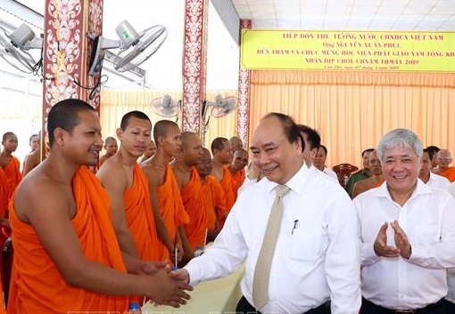 Thủ tướng thăm, chúc Tết Chôl Chnăm Thmây tại Học viện Phật giáo Nam tông Khmer