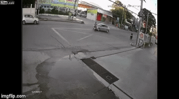 Video: Người phụ nữ đen đủi hứng chịu 2 vụ tai nạn liên tiếp trong vài phút ngắn ngủi