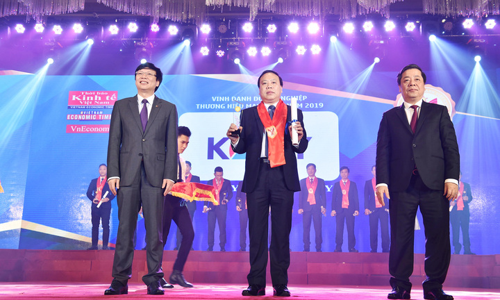 Kosy Group khẳng định vị thế mới với hat-trick giải thưởng “Thương hiệu mạnh Việt Nam”