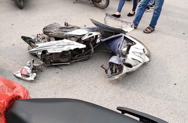 Hà Nội: Nữ tài xế điều khiển 