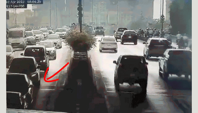 Video: 5 ô tô đâm nhau trong hầm Thủ Thiêm, cửa ngõ TP.Hồ Chí Minh kẹt cứng