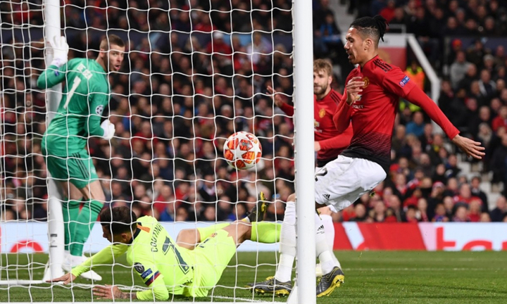 Hậu vệ phản lưới, MU thua đau đớn trước Barca ngay trên sân nhà