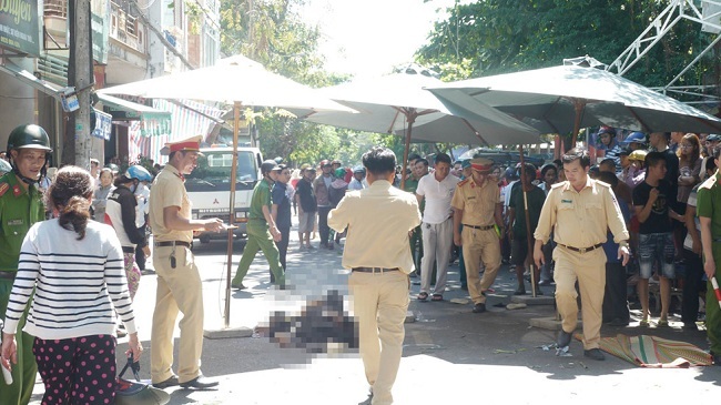 Tin tai nạn giao thông mới nhất ngày 12/4/2019: Ô tô lao vào đội đưa tang, 11 người thương vong