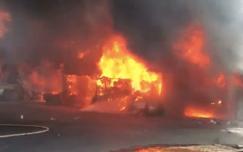 Video: Tiếng gào khóc thảm thiết giữa đêm tại hiện trường vụ cháy 8 người chết, mất tích ở Hà Nội