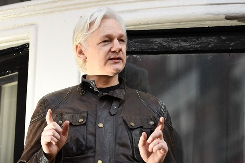 Vụ ông chủ WikiLeaks bị bắt: Tổng thống Ecuador bị cáo buộc rút quy chế cho tị nạn vì lý do cá nhân